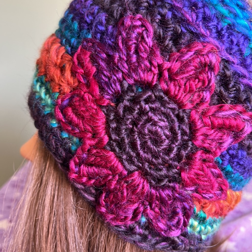 Crochet satin flower beanie medium new - Picture 2 of 7
